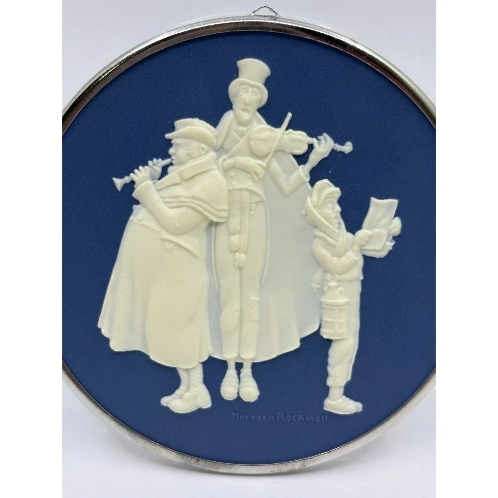 Vintage Hallmark Norman Rockwell Cameo Series Christmas Ornament 1981 Carolers